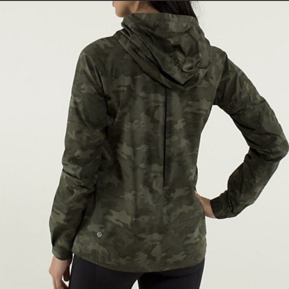 🦄 RARE Lululemon Rise & Shine Jacket II Savasana Camo Fatigue Green 8